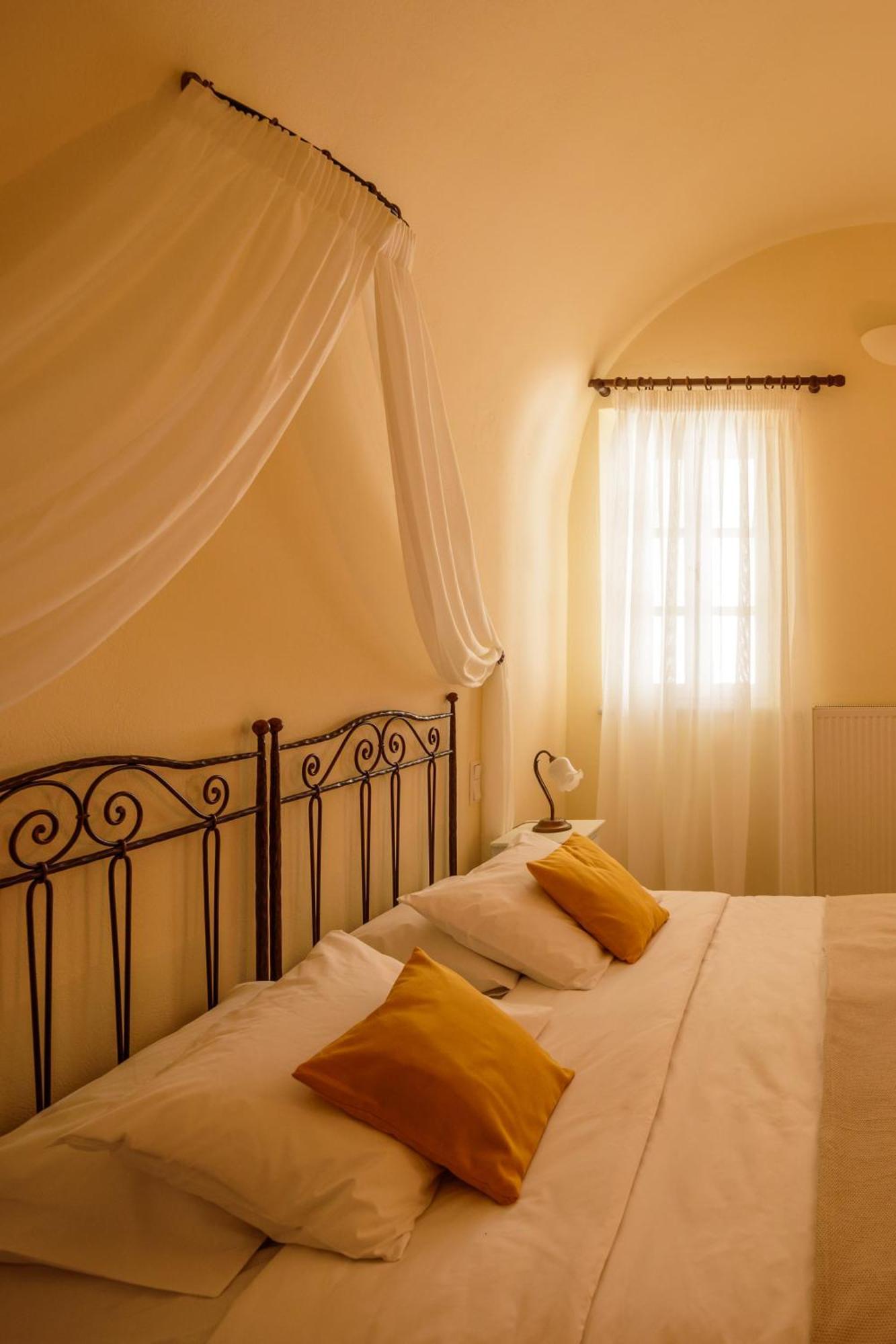 Ikio Concept Santorini Hotel Pyrgos Kallistis Bagian luar foto